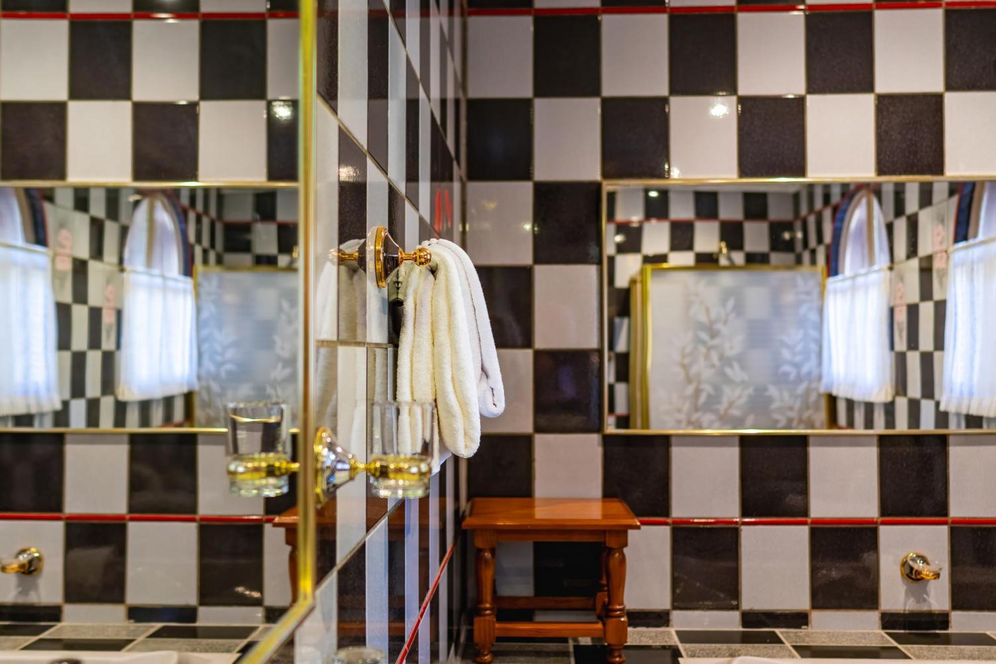 The Victorian Manor Bed and Breakfast Victoriawatervallen Buitenkant foto
